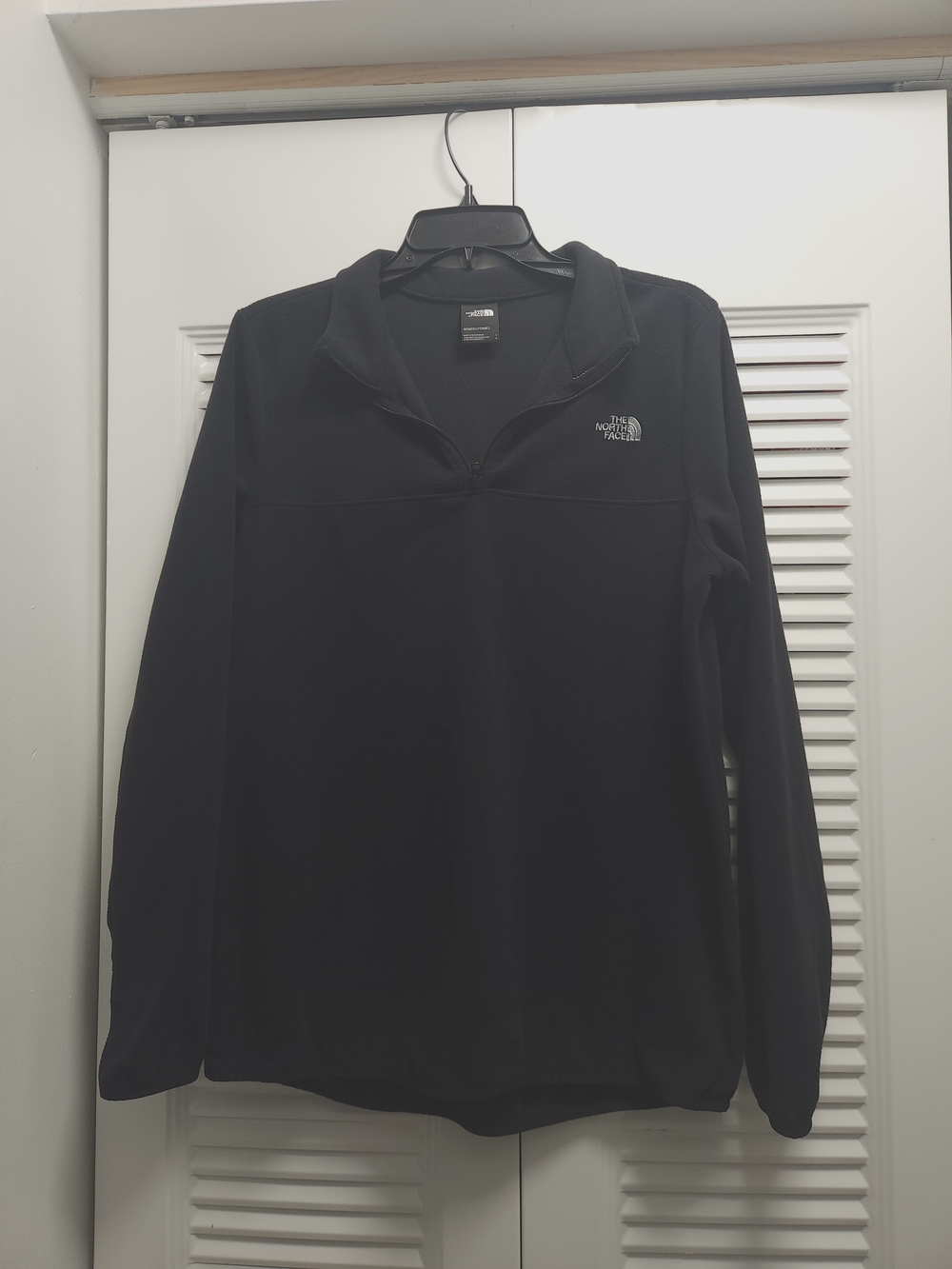 The North Face Women’s Black 1/4 Zip Fleece Pullover – Size L
